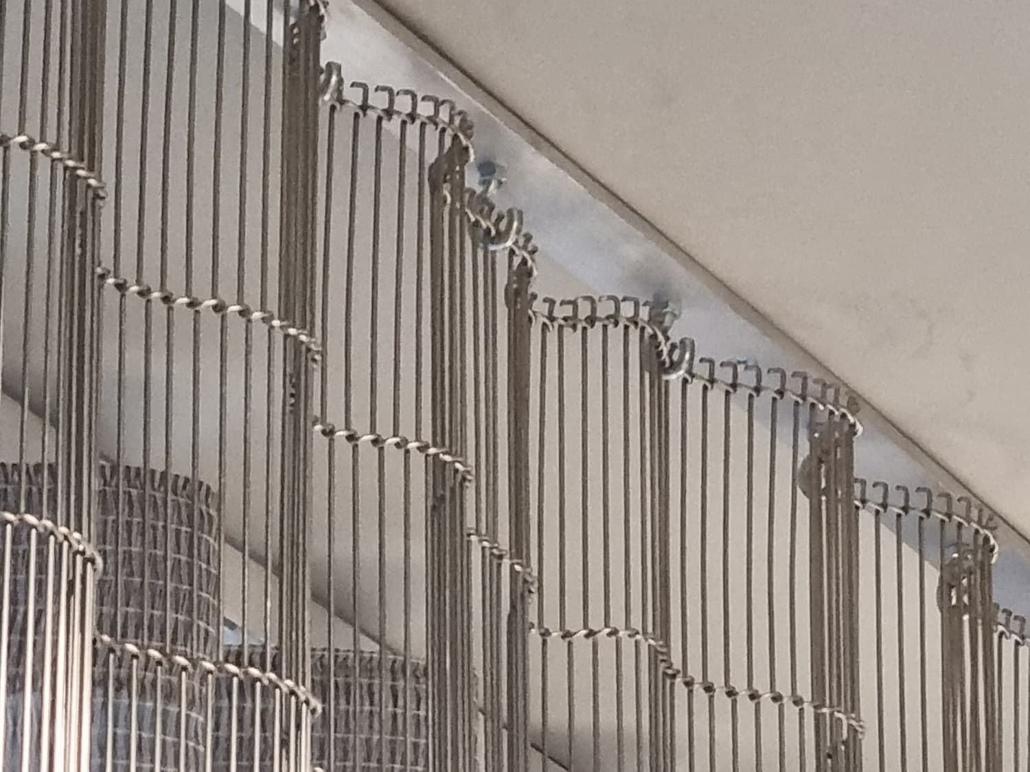 Takskena med fasta krokar - för lätta till medeltunga metalldraperier