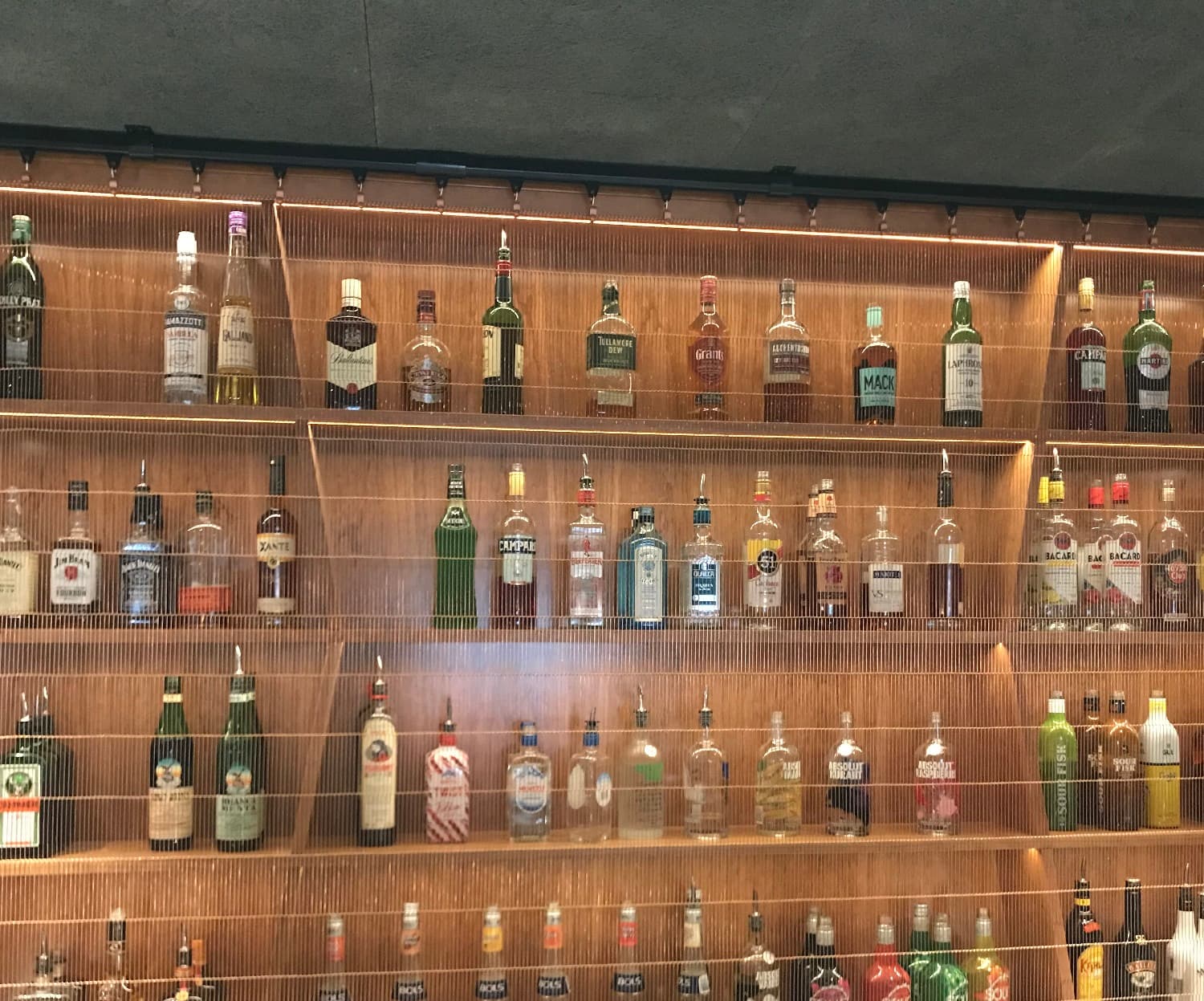 METAL CURTAIN MOUNTED WITH  SINGLE CLIPS