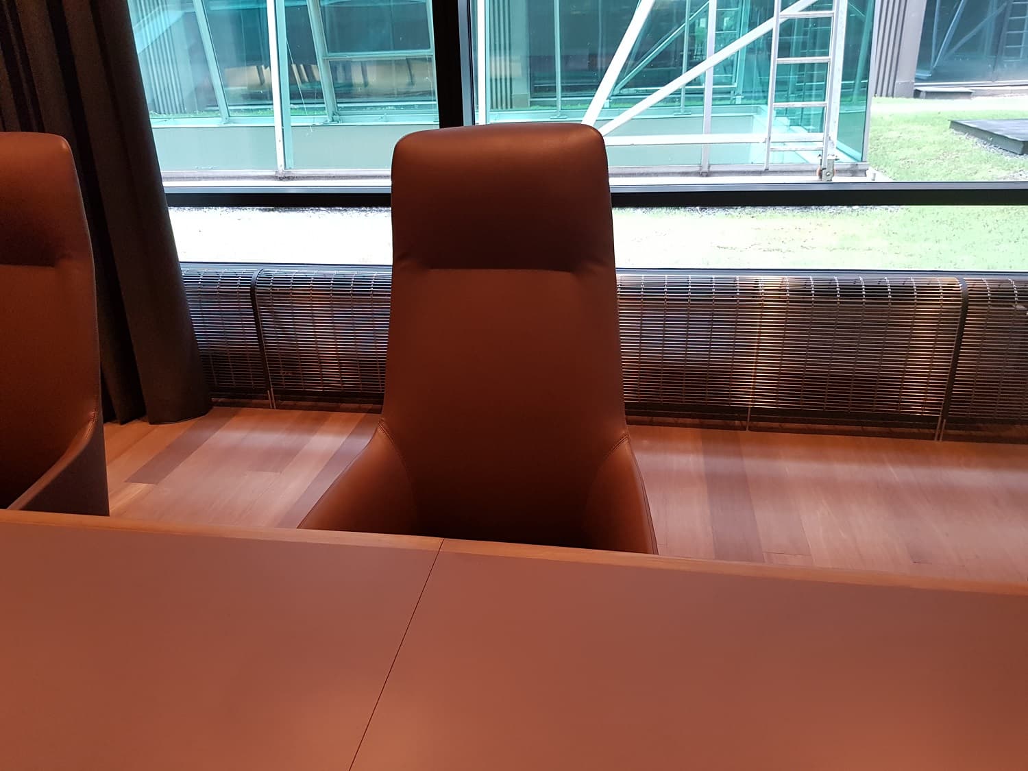 Pahlfer Hotel At Six, Radiator cover